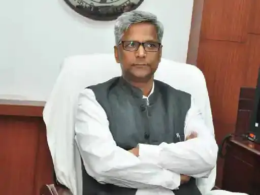 घर में AC लगा है तो लौटा दीजिए राशन कार्ड मुरादाबाद के DM बोले– कार्ड सरेंडर नहीं किया तो दर्ज कराएंगे FIR