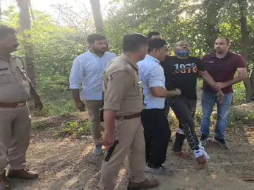 पांच बदमाशों को गोलियां लगी एक सिपाही भी घायल बैंक लूट का हुआ खुलासा