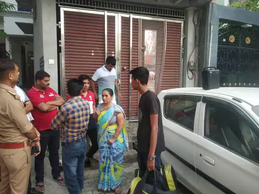 शाहजहांपुर...बेटे की आखिरी निशानी छोड़कर नहीं जाना चाहती थी मां