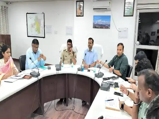 पहली बार मंच शेयर कर सकते हैं योगी और कंगना