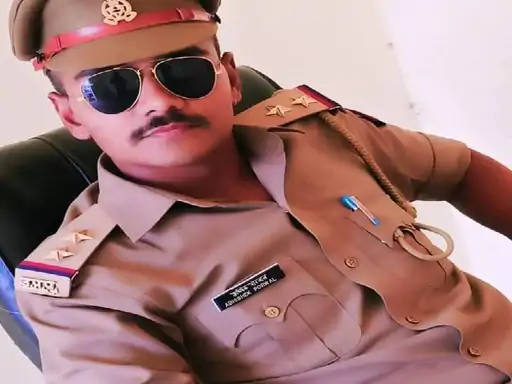 बचपन के प्यार के चक्कर में फंसा दरोगा सिपाही की पत्नी से रेप करने पर सस्पेंड