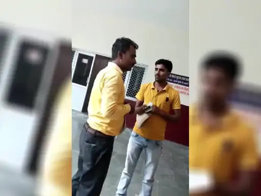 ड्रग इंस्पेक्टर के कहने पर बाबू को दी 70 हजार की घूस बोला-कमिश्नर को जाता है आधा रूपया