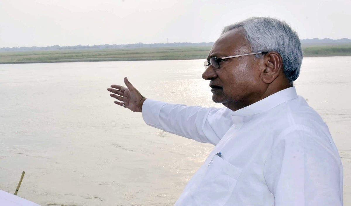 बिहार में घमासान क्या नीतीश कुमार फिर छोड़ेंगे एनडीए अटकलों का बाजार गर्म