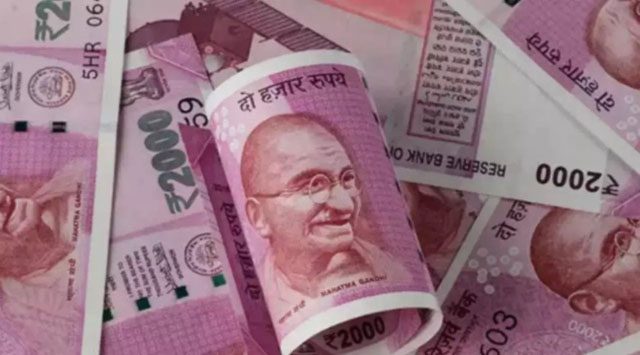 New Delhi: 2,000 रुपये के नोट बदलने का पहला दिन