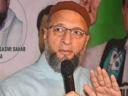 New Delhi: शोभायात्रा में गोडसे की तस्वीर दिखाने को लेकर Owaisi ने पुलिस की निंदा की