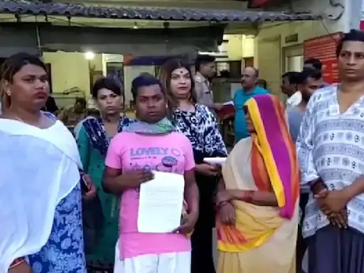 किन्नर का धर्मांतरण कराने का आरोप प्रयागराज में जबर्दस्ती मांस खिलाकर बदलवाया धर्म मारपीट का भी आरोप