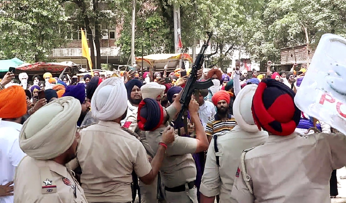 खालिस्तान विरोधी मार्च को लेकर झड़प के बाद पटियाला में कर्फ्यू चार व्यक्ति घायल