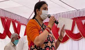 अमेठी की बदौलत राजनीति चमकाते रहे लेकिन पीने के पानी की भी व्यवस्था नहीं की: स्मृति ईरानी