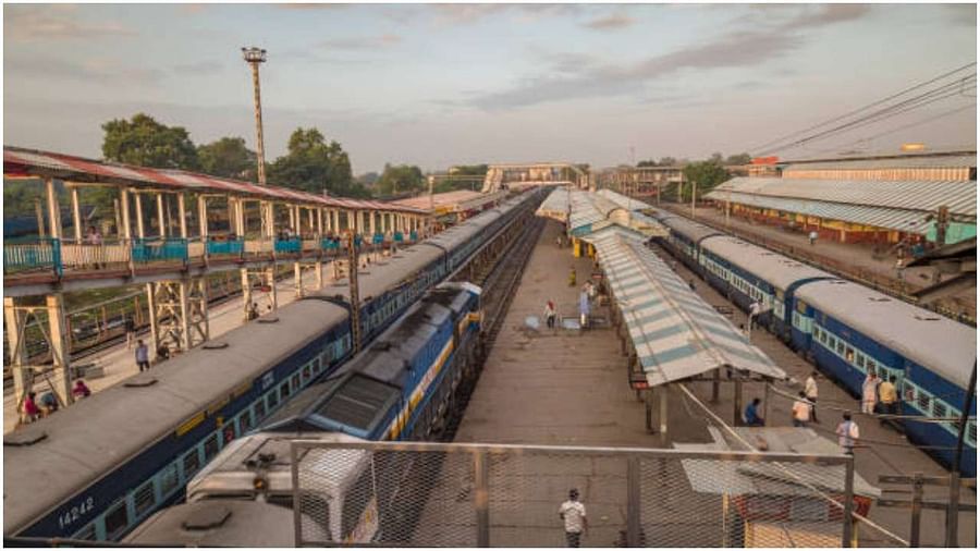 आतंकी संगठन लश्कर-ए-तैयबा ने दी यूपी के 46 रेलवे स्टेशनों को उड़ाने की धमकी