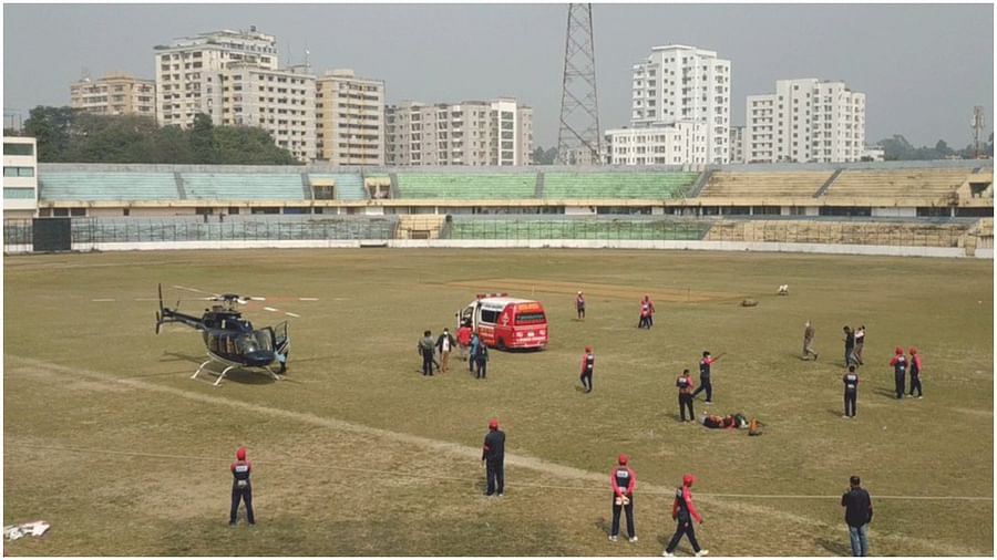 स्टेडियम में बिना वॉर्निंग के हेलीकॉप्टर उतरने से घबराए क्रिकेटर्स प्रैक्टिस के दौरान मची अफरा-तफरी