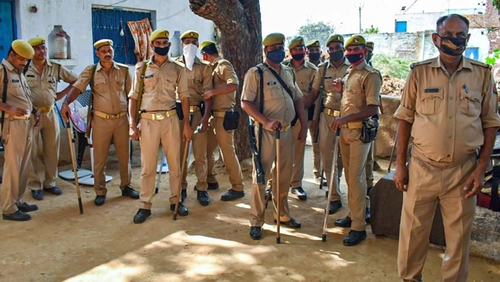 मेरठ में पति-पत्नी की सुलह कराने लगी थी पंचायत, दोनों पक्षों में चले लात-घूसे