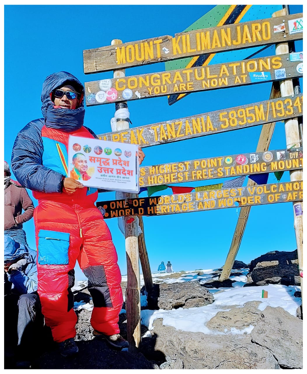 सूर्य नमस्कार आगरा के रोहित का किलिमंजारो चोटी पर:ये अफ्रीका महाद्वीप की सबसे ऊंचा पर्वत; 19000 फीट ऊंचाई, माइनस 15°C टैम्प्रेचर