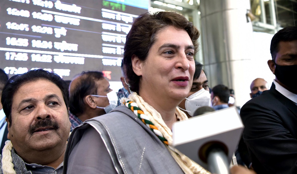 पांच राज्यों के चुनाव परिणाम से पहले प्रियंका गांधी संक्षिप्त दौरे पर जयपुर पहुंची