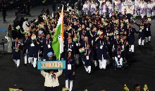 पीवी सिंधु और मनप्रीत सिंह ने हाथों में थामा देश का तिरंगा खेलों का हुआ रंगारंग आगाज