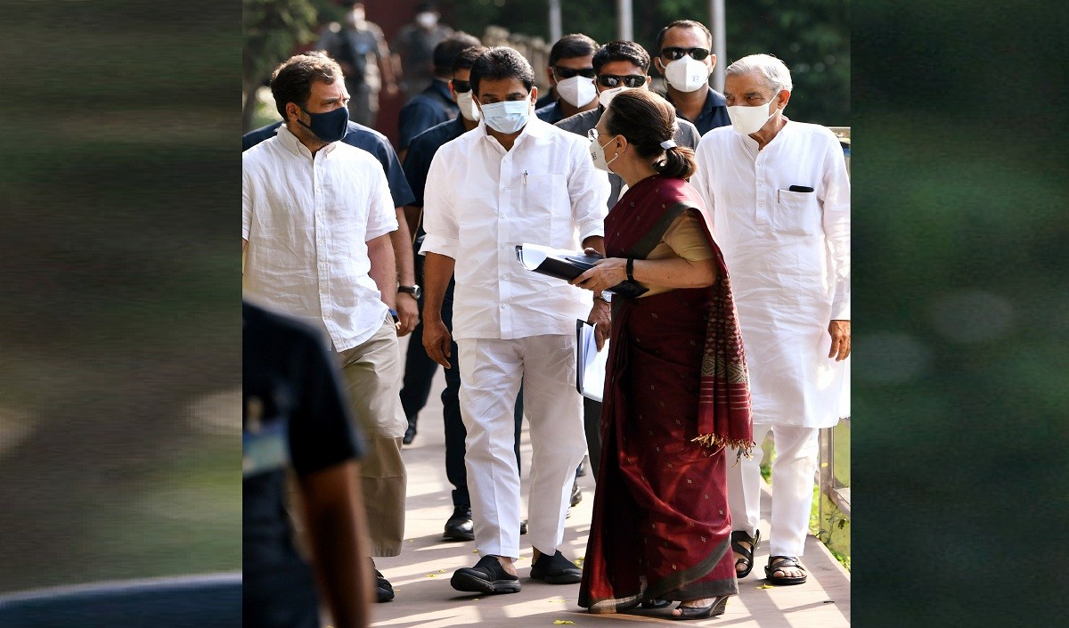 राहुल-सोनिया दोनों के जवाब एक समान