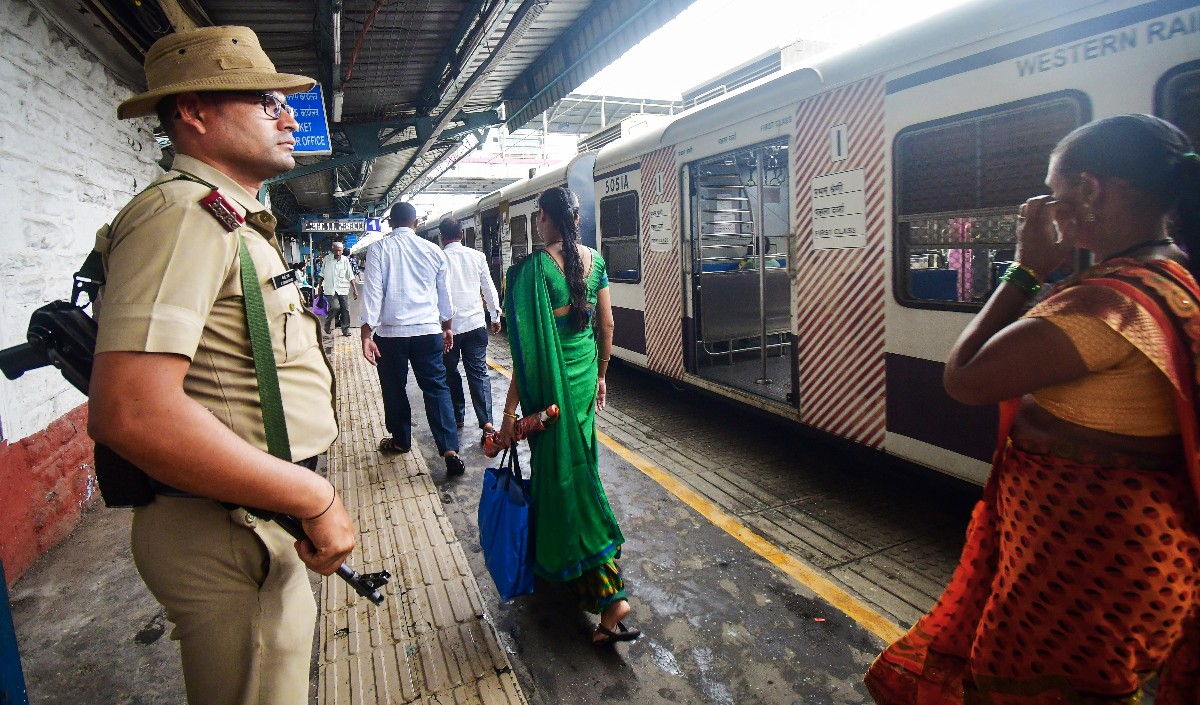 पानीपत के पास दिल्ली कालका शताब्दी में फेंके गए पत्थर बाल बाल बचे पंजाब एजी