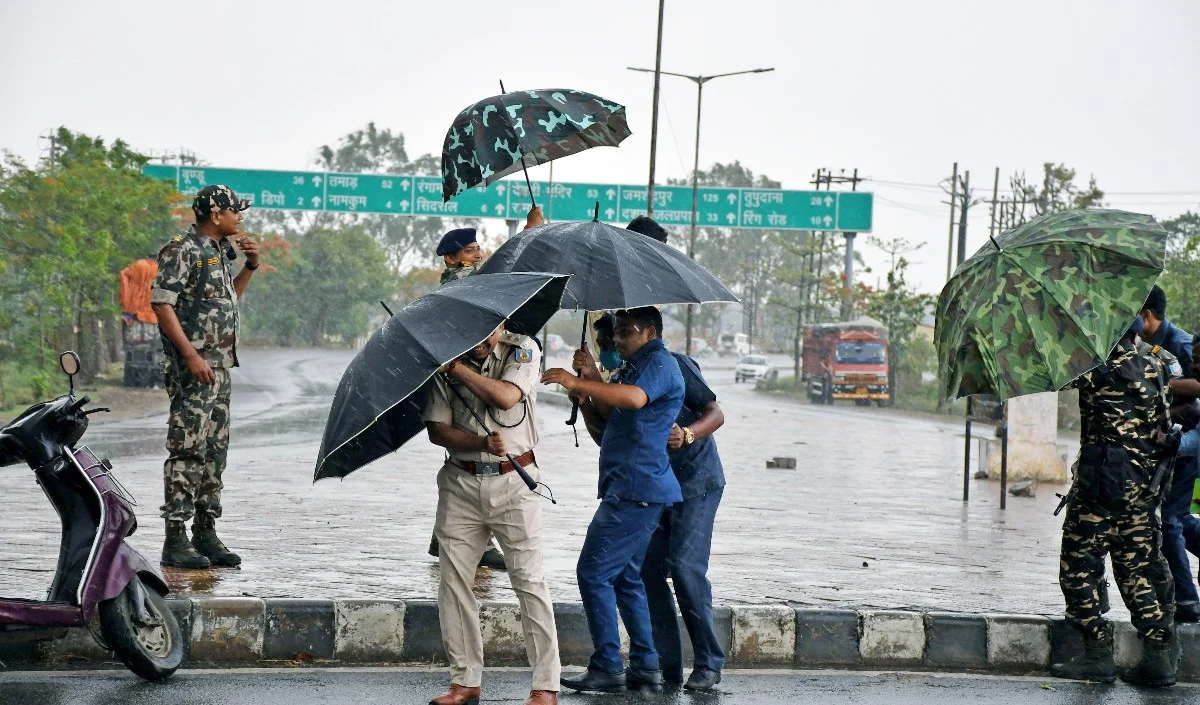बारिश और तेज हवाओं की वजह से पांच लोगों की मौत मुख्यमंत्री ने दिए राहत और बचाव कार्य के निर्देश