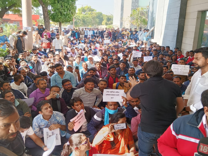 राजस्थान सरकार के खिलाफ बेरोजगारों ने खोला मोर्चा, बोले- लंबित भर्ती प्रक्रिया जल्द करें पूरी, लागू करें रासुका