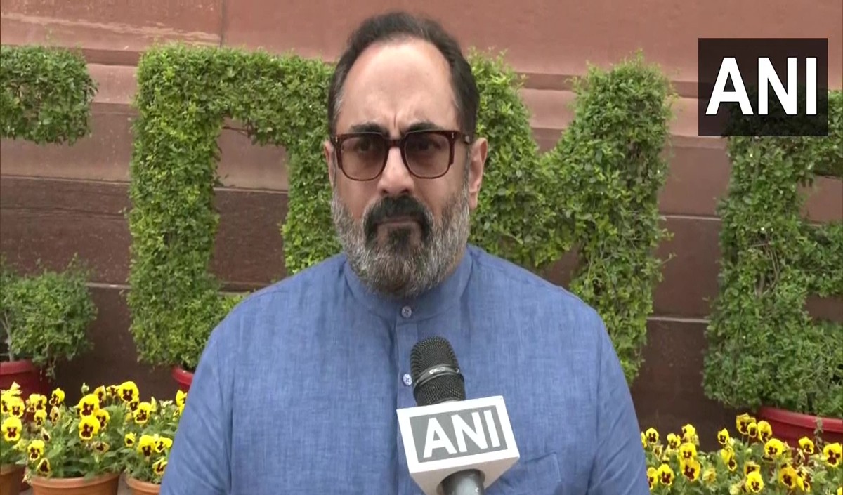 महिलाओं को ऑनलाइन उत्पीड़न नजरअंदाज नहीं करना चाहिए : केंद्रीय मंत्री चंद्रशेखर