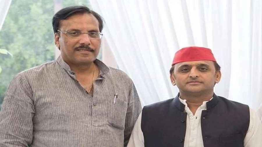  एसपी नेता राजीव ने की करोड़ों रुपये की कर चोरी आईटी विभाग ने सीज किए दो दर्जन बैंक एकाउंट और लॉकर