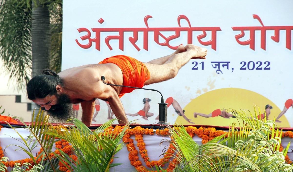 कोविड से बचने के लिए टीके के साथ योग-आयुर्वेद भी जरूरी: बाबा रामदेव