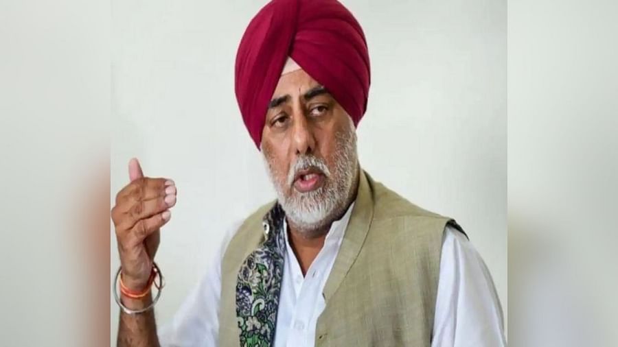 पंजाब लखीमपुर खीरी हिंसा में मारे गए 4 किसानों और एक पत्रकार के परिवार से मिले कृषि मंत्री, सौंपे 50 लाख के चेक