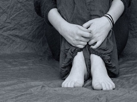 नहाते वक्‍त बनाया वीडियो फिर 2 सगे भाइयों ने चचेरी बहन से किया रेप