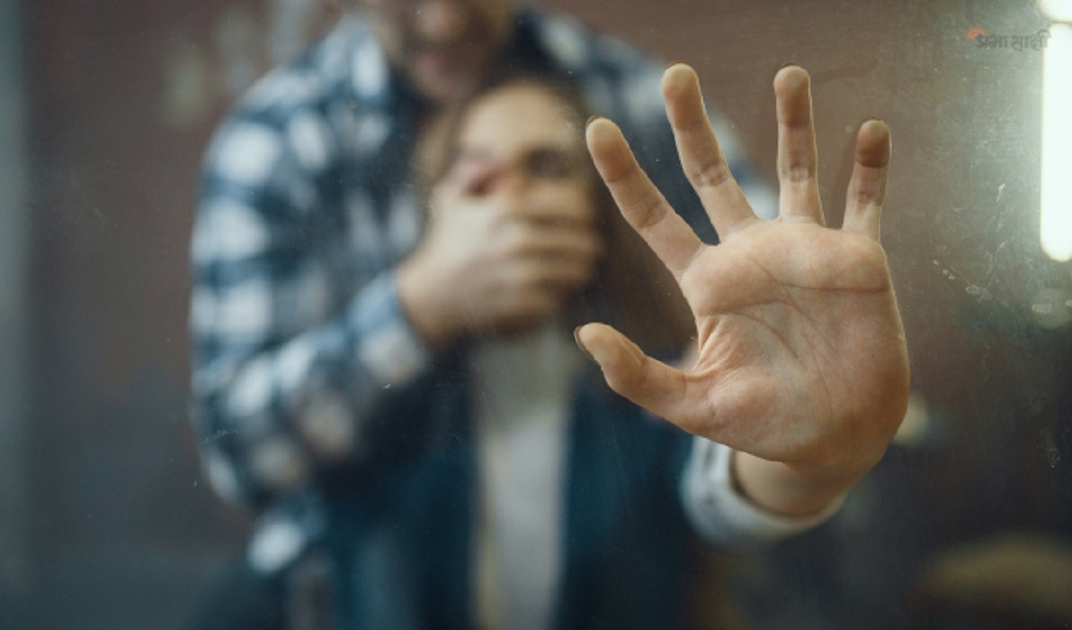 दो सगे भाइयों ने मिलाकर महिला का किया बलात्कार अश्लील वीडियो बनाई और किया ब्लैकमेल