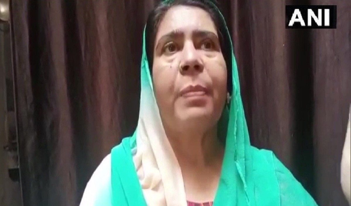 समाजवादी पार्टी की नेता बोलीं- मुस्लिम समुदाय को न छेड़ें वरना मुस्लिम महिलाएं मंदिरों के आगे पढ़ेंगी कुरान FIR दर्ज