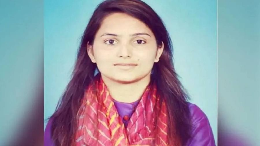 मुझे छोटे लाल वर्मा के खिलाफ लड़ना है  रुपाली दीक्षित ने अखिलेश यादव से कहा और मिल गया फतेहाबाद का टिकट