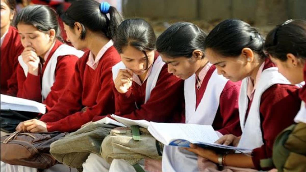 New Delhi: अब स्कूलों में दिया जाएगा भगवत गीता का ज्ञान, एनसीईआरटी पाठ्यपुस्तकों में जल्द शामिल कर सकती है केंद्र सरकार