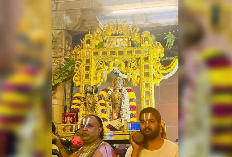 बैकुंठ उत्सव रंगनाथ मंदिर में चल रहा:भक्तों ने लगाया जयघोष वट पत्र पर विराजमान भगवान रंगनाथ की शोभायात्रा में 