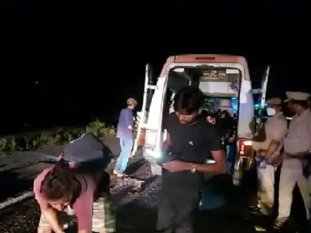 UP के श्रावस्ती में हादसा 5 की मौत:हाईवे पर रखी ईंट से पलटा जायरीनों से भरा टेंपो