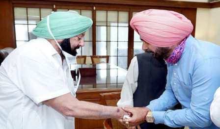 पंजाब में सिद्धू और कैप्टन में तकरार अमरिंदर की बढ़ी शक्ति तो PCC प्रमुख को लगी फटकार