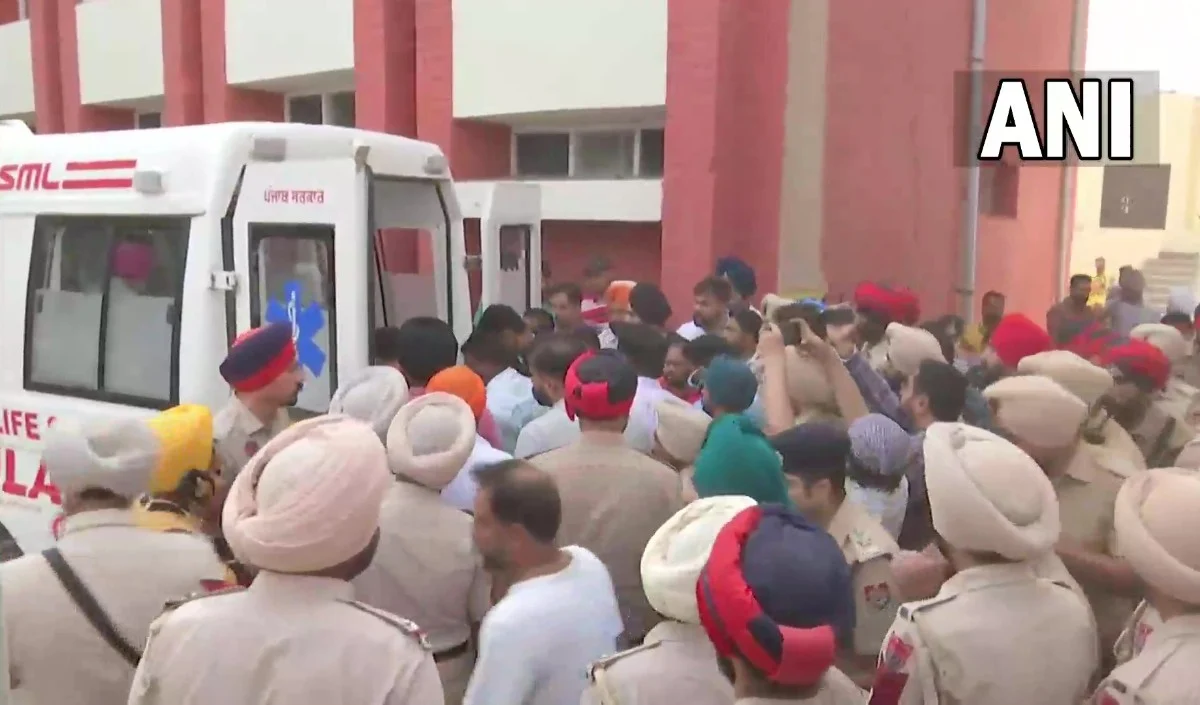 Sidhu Moose Wala Murder: परिवार को सौंपा गया पार्थिव शरीर पैतृक गांव में होगा अंतिम संस्कार