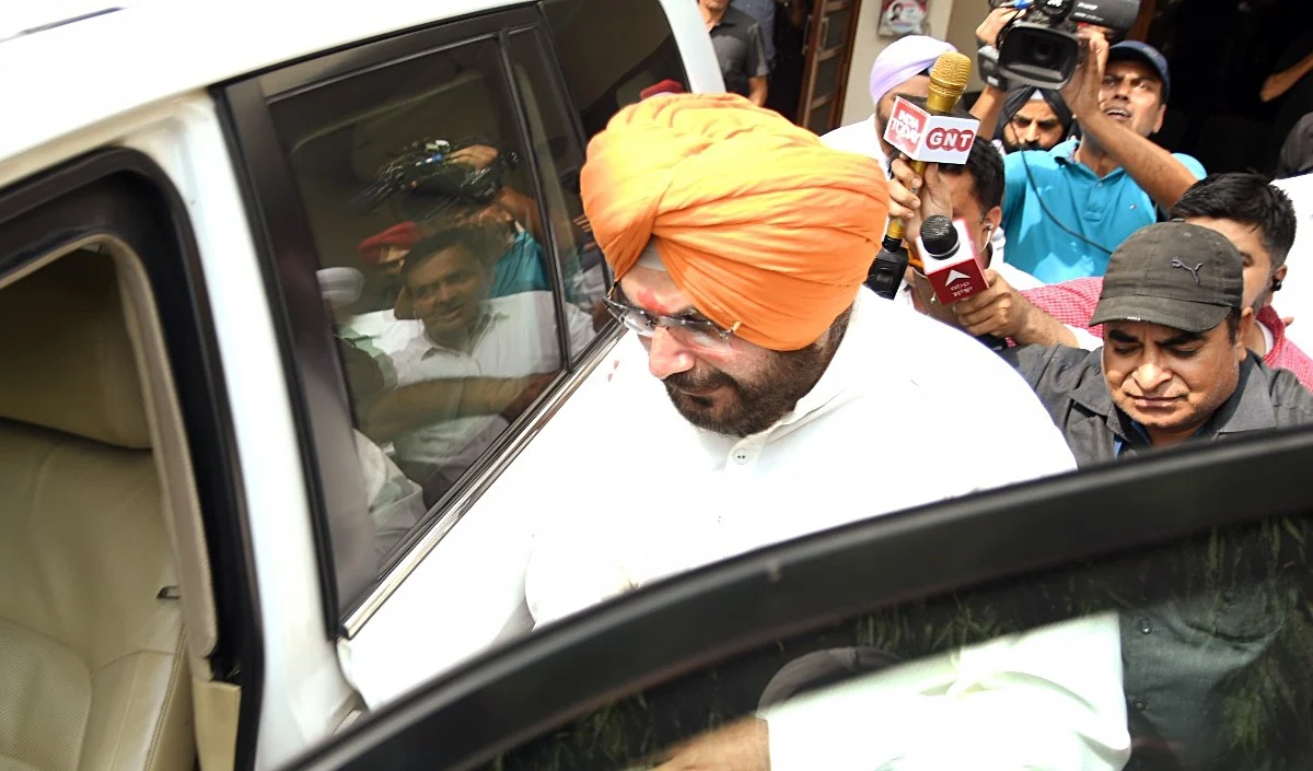 नवजोत सिंह सिद्धू के लिए कांग्रेस में सहानुभूति नहीं मिलने के लिए कोई वरिष्ठ नेता न अदालत पहुंचा न हीं घर
