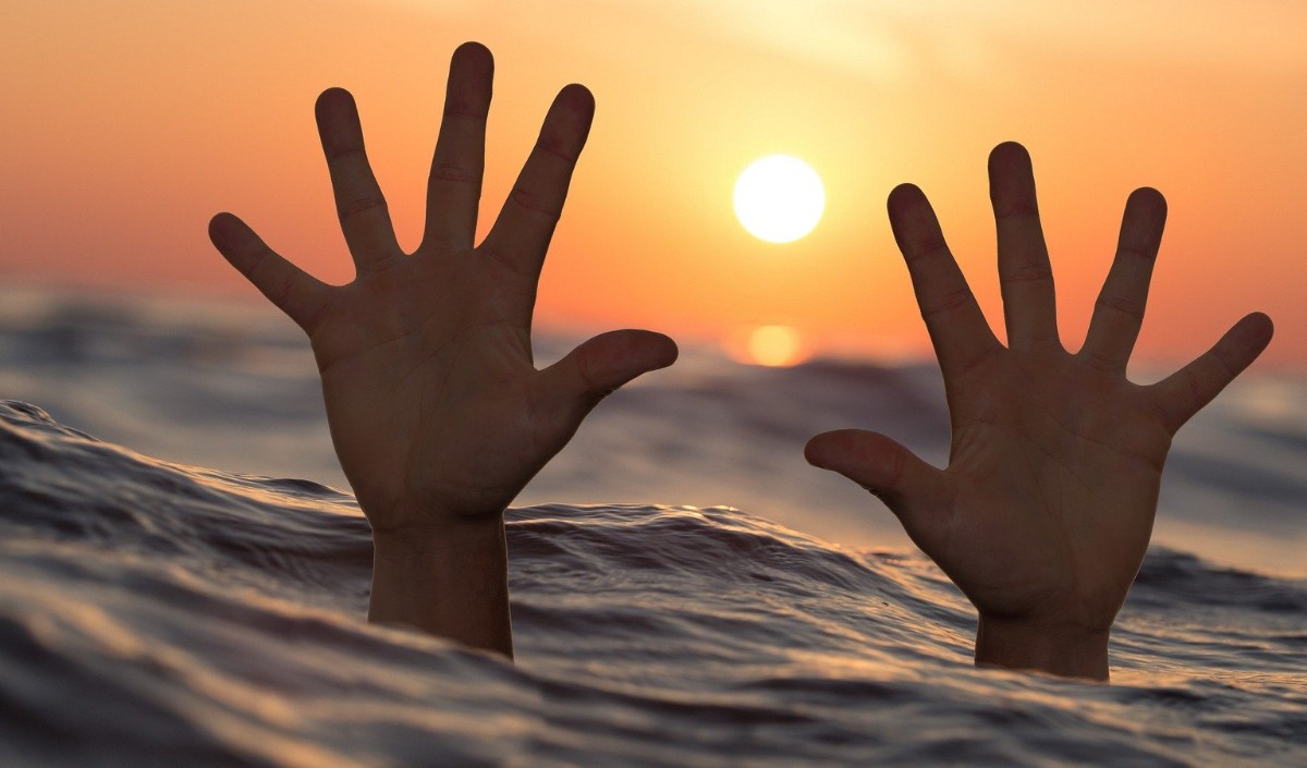 मध्यप्रदेश के भिण्ड में हादसा सिंध नदी में नाव पलटी 10 को पानी से सुरक्षित निकाला 2 लापता