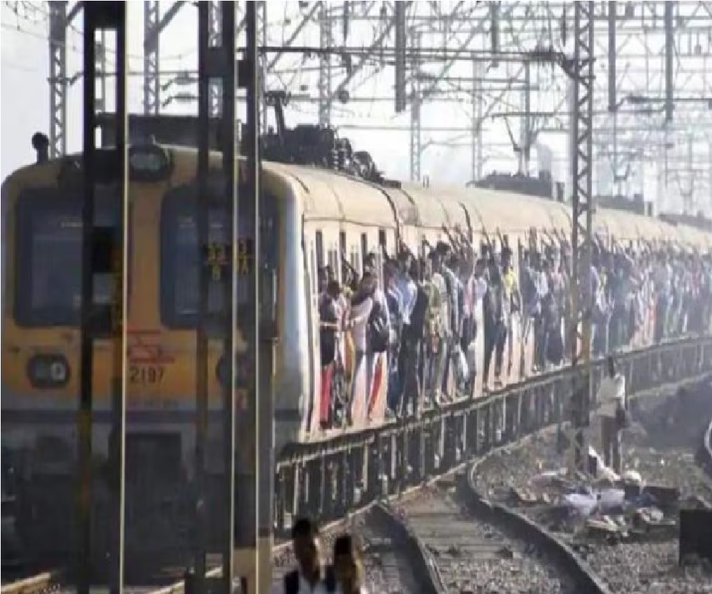 Mumbai ट्रेन में खतरनाक स्टंट करने वाले लड़के ने एक हाथ और पैर गंवाए
