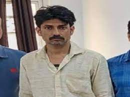 आगरा...102 करोड़ की टैक्स चोरी का मास्टर माइंड गिरफ्तारCGST की टीम ने घर से पकड़ा 691