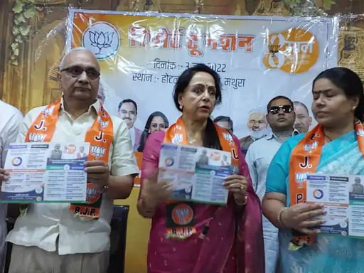 हेमा मालिनी ने बताया कैसे फिल्मों से राजनीति में आईं