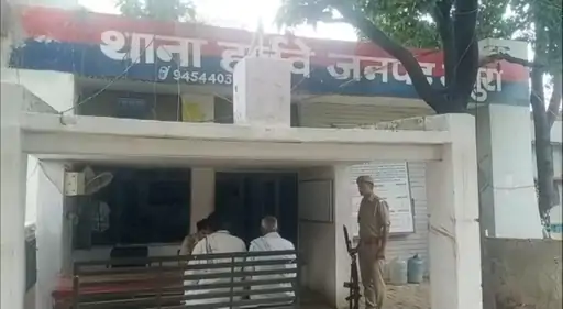 मथुरा में अज्ञात युवकों ने की चौकीदार की हत्या हाथ पैर बांधकर ट्रैक्टर के पहिए के नीचे छिपाया शव