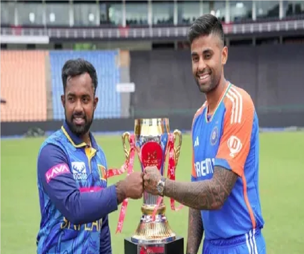 Ind vs SL T20 Series 2024: 2 बल्लेबाजों ने गेंदबाजी में दिखाया जलवा, सूर्यकुमार ने जीत के बाद थमाई ट्रॉफी