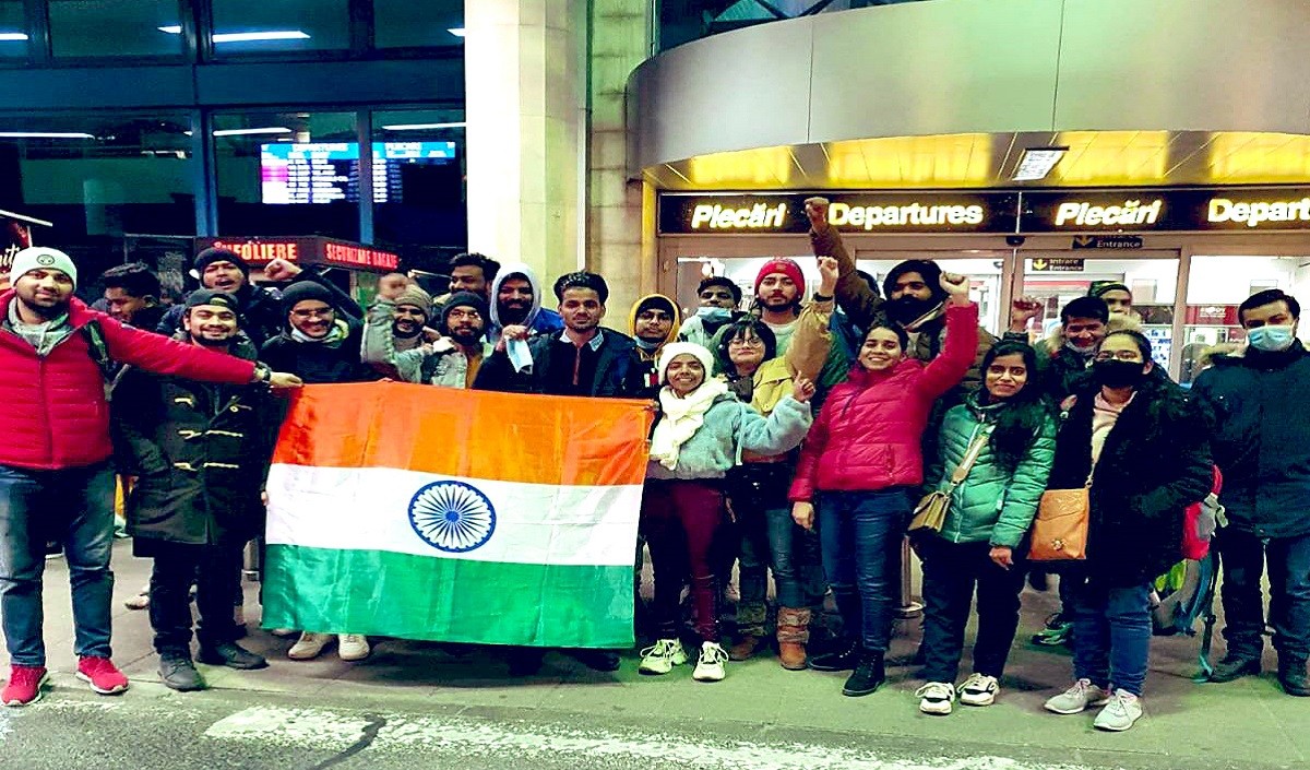 यूक्रेन से भारतीयों की वापसी के लिए विदेश मंत्रालय ने शुरू किया विशेष ट्विटर हैंडल हेल्पलाइन नंबर भी किए जारी