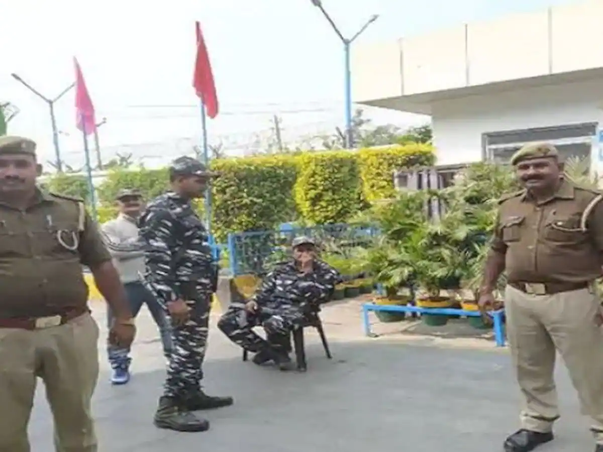 IT रेड: आगरा में पूर्व बसपा विधायक जुल्फिकार के ठिकाने पर सर्चिंग, उन्नाव में भी छापेमारी