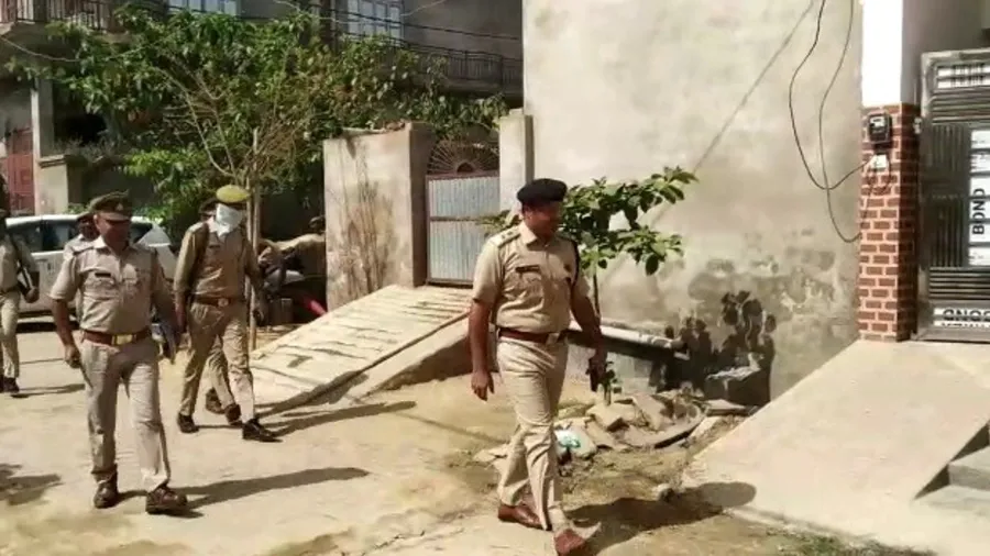 मथुरा में डबल मर्डर से सनसनी बंद पड़े घर में मिला पति-पत्नी का जला हुआ शव धुआं निकलता देखकर पड़ोसियों को हुआ शक