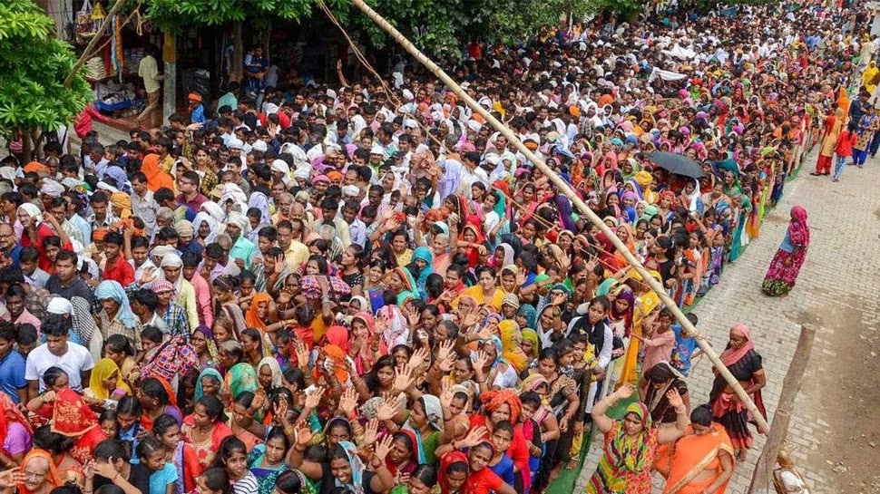 Radhashtami पर बरसाना में महिला समेत दो बुजुर्ग श्रद्धालुओं की मौत