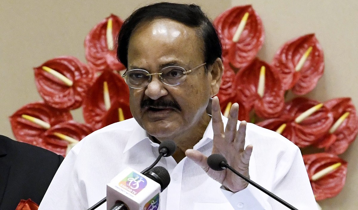 उपराष्ट्रपति वेंकैया नायडू ने जापान के पूर्व प्रधानमंत्री शिंजो आबे के निधन पर शोक जताया