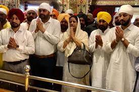 शपथ ग्रहण से पहले पंजाब के मनोनीत सीएम चरणजीत सिंह चन्नी ने गुरुद्वारे में की अरदास
