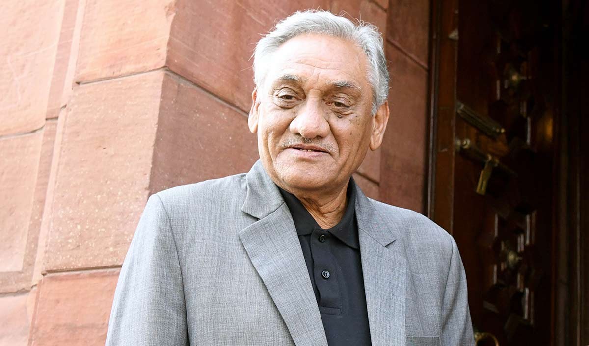 लगातार 4 हार के बाद मिली जीत CM के रूप मे ताजपोशी और फिर बगावत का बने चेहरा ऐसा रहा है विजय बहुगुणा का सियासी सफर