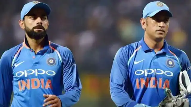 विराट कोहली ने पानी की बोतल को लेकर कर दिया MS Dhoni को ट्रेंड, देखिए ऐसा क्या लिख दिया...